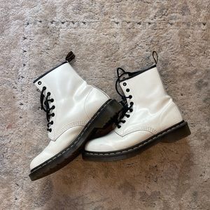Dr. Martens Combat Boot in white - size 9